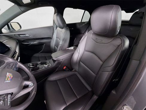 Used 2024 Cadillac XT4 Luxury w/ Cold Weather Package image 11