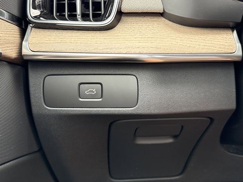 New 2026 Volvo XC90 B5 Plus w/ Protection Package image 22