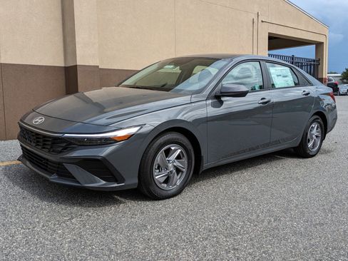 New 2026 Hyundai Elantra SE FWD image 11