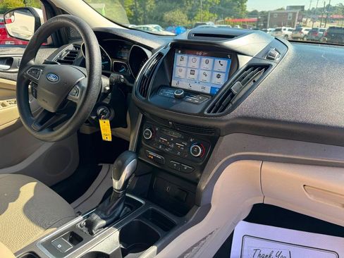 Used 2018 Ford Escape SE w/ SE Sync 3 Package FWD image 31