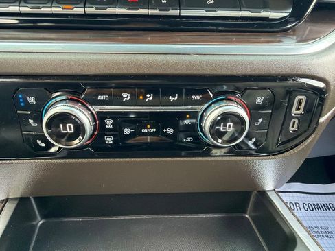 Used 2023 GMC Sierra 1500 SLT w/ SLT Premium Package AWD/4WD image 35
