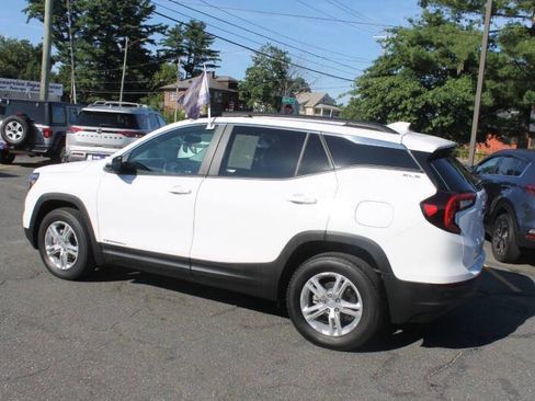 Used 2023 GMC Terrain SLE w/ Driver Convenience Package image 13