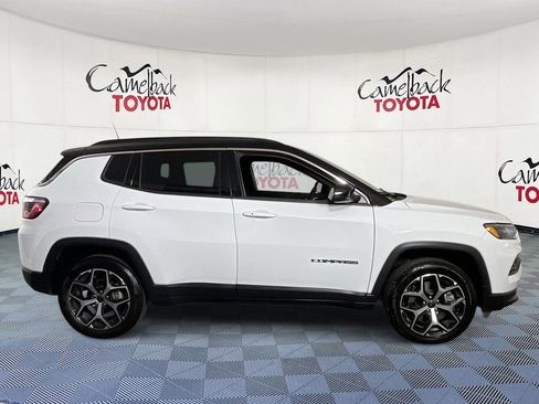 Used 2025 Jeep Compass Limited image 9