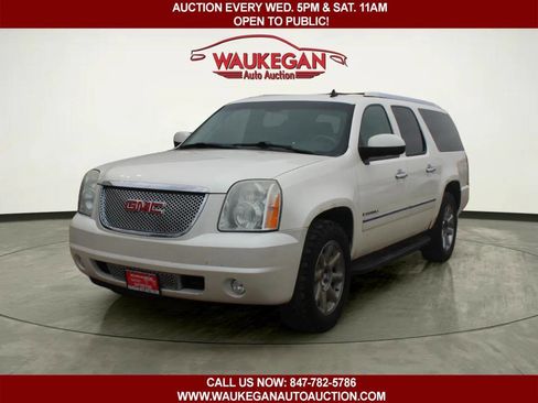 Used 2009 GMC Yukon XL Denali image 1