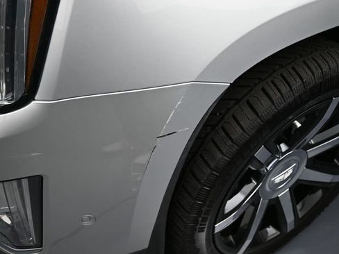 Used 2018 Cadillac Escalade Luxury image 14