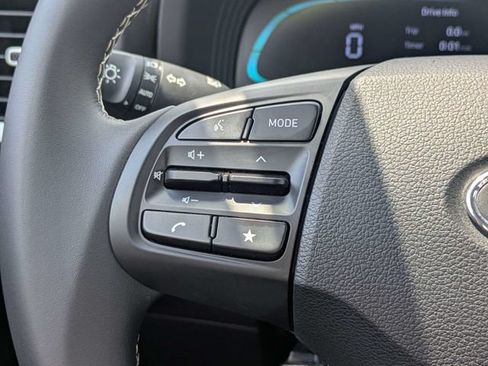 Used 2025 Hyundai Venue Limited FWD image 25