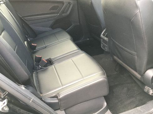 Used 2020 Volkswagen Tiguan SE w/ Panoramic Sunroof Package image 8