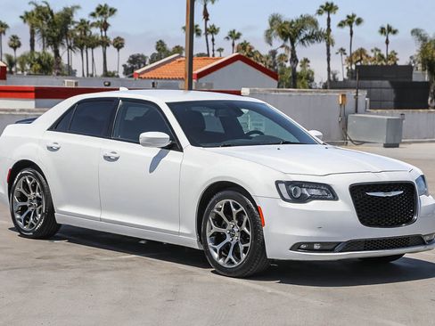 Used 2018 Chrysler 300 S RWD image 4
