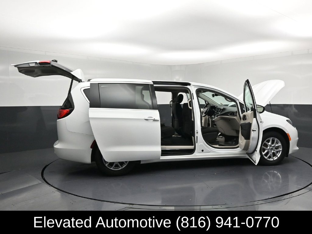Used 2023 Chrysler Voyager LX FWD image 34
