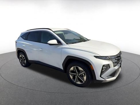 Used 2025 Hyundai Tucson SEL FWD image 2