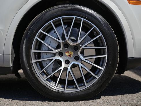 Used 2023 Porsche Cayenne Turbo w/ Premium Package Plus (PI3) AWD/4WD image 10