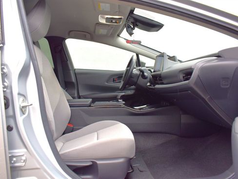 Used 2023 Toyota Prius LE FWD image 21