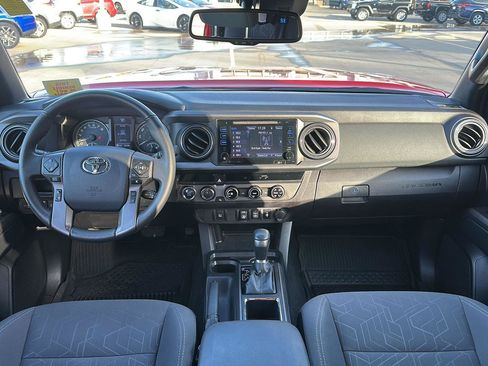 Certified 2018 Toyota Tacoma TRD Off-Road image 25