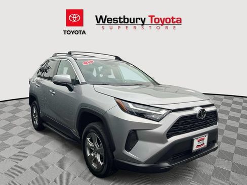 Used 2025 Toyota RAV4 XLE AWD/4WD image 1