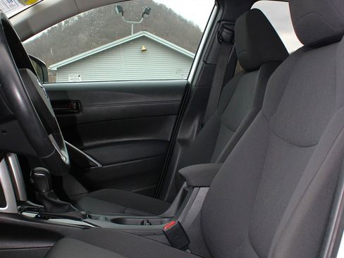 Used 2024 Toyota Corolla Cross LE image 17