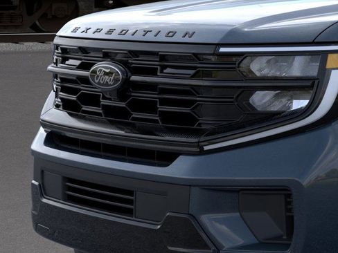 New 2026 Ford Expedition Platinum image 17