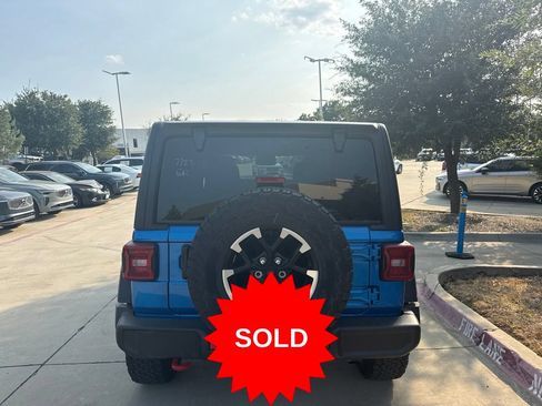 Used 2025 Jeep Wrangler Unlimited Rubicon w/ Convenience Group AWD/4WD image 6