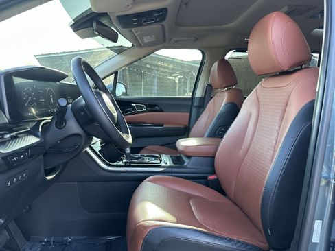 Used 2023 Kia Carnival SX Prestige FWD image 13