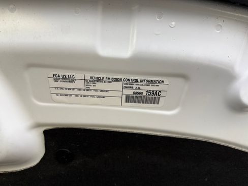 Used 2023 Chrysler Pacifica Touring-L image 13