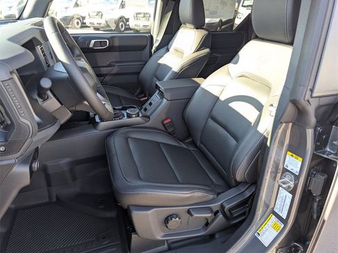 New 2025 Ford Bronco Badlands image 11