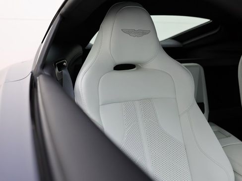 Used 2025 Aston Martin V8 Vantage Coupe image 28