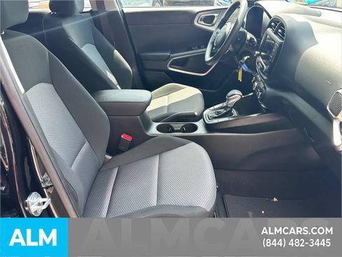 Used 2025 Kia Soul LX w/ LX Technology Package FWD image 15