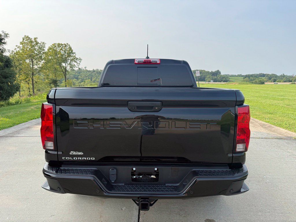 Used 2024 Chevrolet Colorado Trail Boss w/ Technology Package AWD/4WD image 4