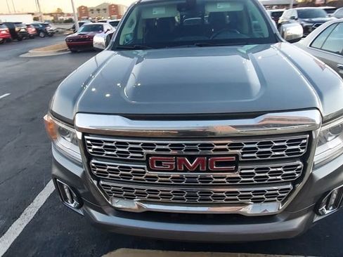 Used 2022 GMC Canyon Denali image 2