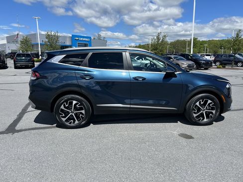 Used 2023 Kia Sportage EX AWD/4WD image 8