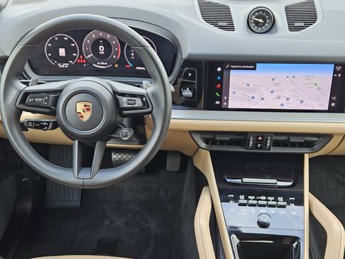 Certified 2025 Porsche Cayenne Coupe image 25