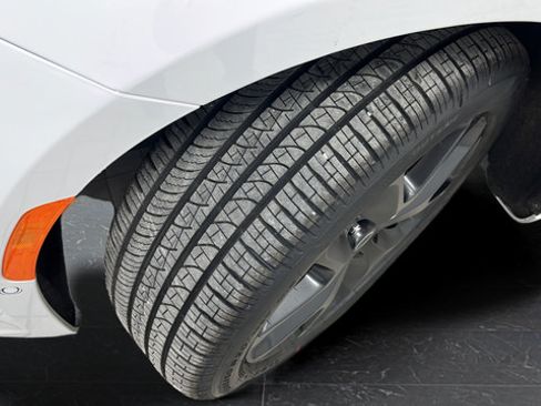 New 2026 Chrysler Pacifica Select AWD/4WD image 37