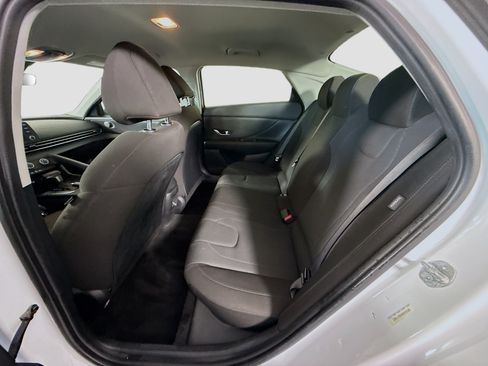 Used 2025 Hyundai Elantra SE FWD image 24