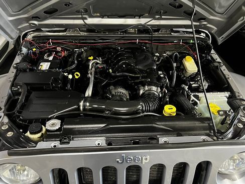 Used 2014 Jeep Wrangler Sahara w/ Connectivity Group AWD/4WD image 32