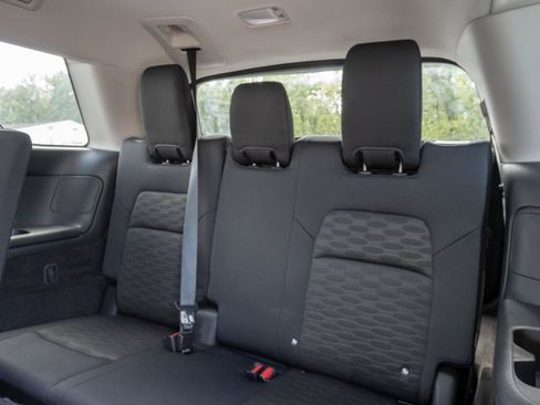 Used 2024 Nissan Pathfinder SV w/ Black Appearance Package AWD/4WD image 20