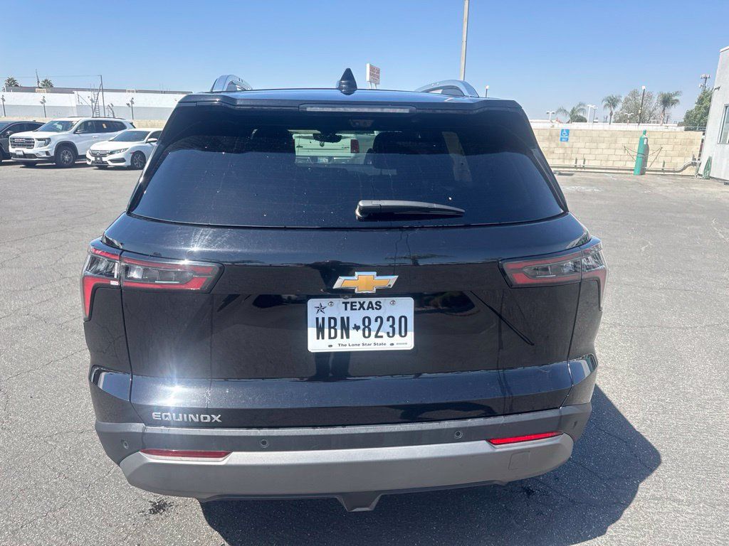 Used 2025 Chevrolet Equinox LT w/ Convenience Package II FWD image 3