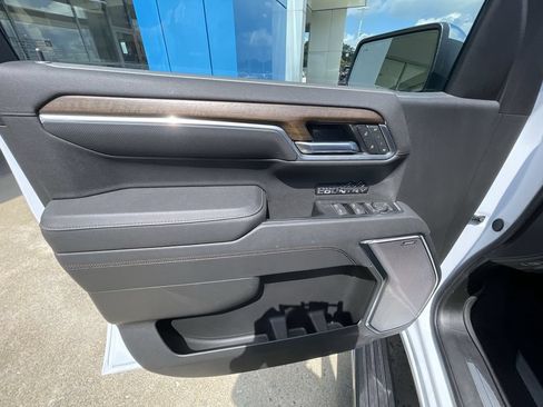 Certified 2026 Chevrolet Silverado 1500 High Country AWD/4WD image 23