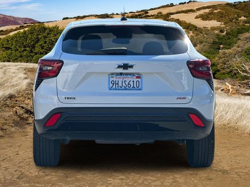 Used 2024 Chevrolet Trax RS w/ Sunroof Package image 5
