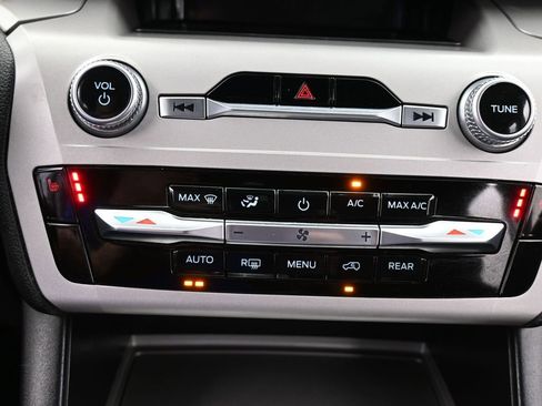 Used 2023 Ford Explorer XLT image 25