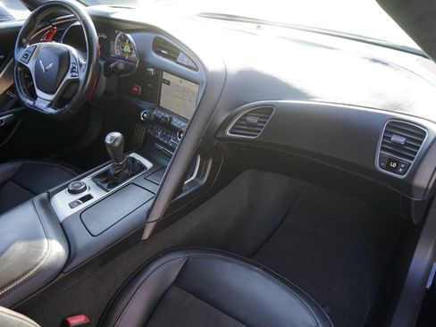 Used 2015 Chevrolet Corvette Z06 w/ 3LZ Preferred Equipment Group image 15