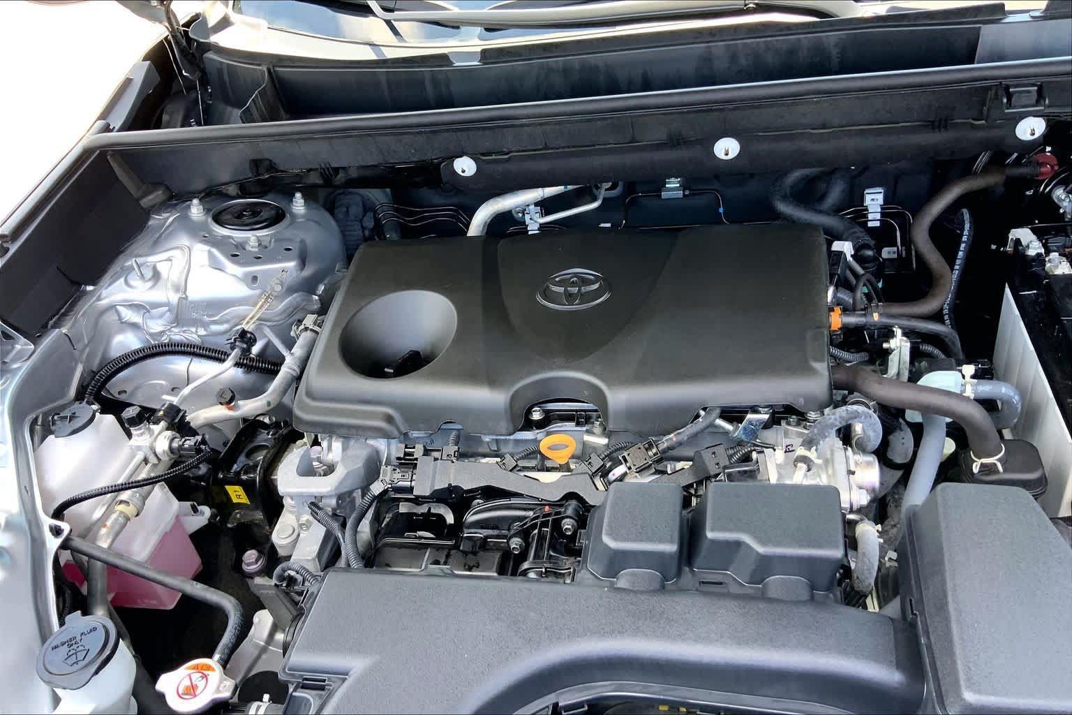 Used 2025 Toyota RAV4 XLE FWD image 33