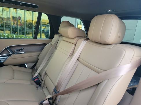 New 2025 Land Rover Range Rover Long Wheelbase SE image 15