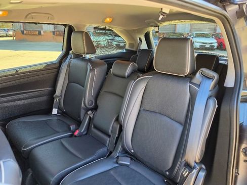 Used 2024 Honda Odyssey Elite image 23