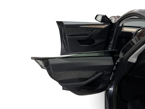 Certified 2023 Tesla Model Y Long Range AWD/4WD image 10
