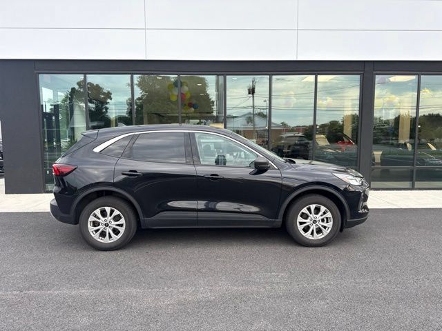Used 2024 Ford Escape Active AWD/4WD image 2
