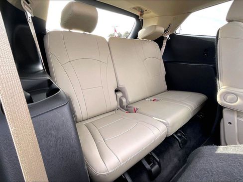 Used 2020 Buick Enclave Premium w/ Sun and Sites Package image 29