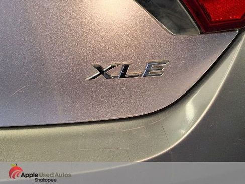 Used 2016 Toyota Camry XLE w/ Moonroof Package image 14