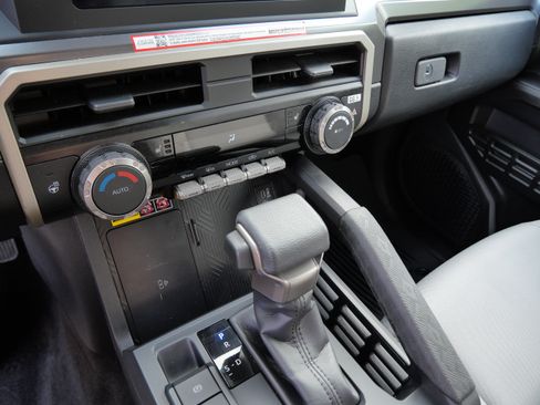 Certified 2025 Toyota Tacoma SR5 AWD/4WD image 24