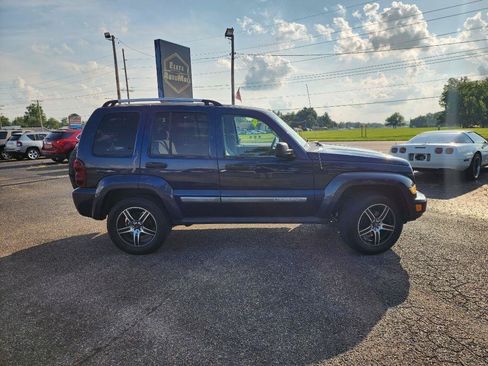 Used 2006 Jeep Liberty Limited AWD/4WD image 2