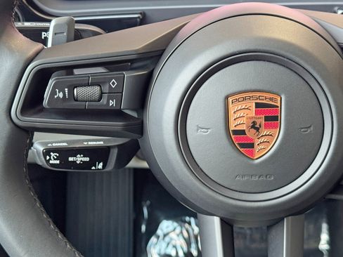 Used 2025 Porsche Cayenne AWD/4WD image 23