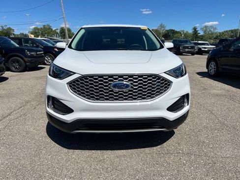 Certified 2024 Ford Edge SEL w/ Convenience Package AWD/4WD image 2
